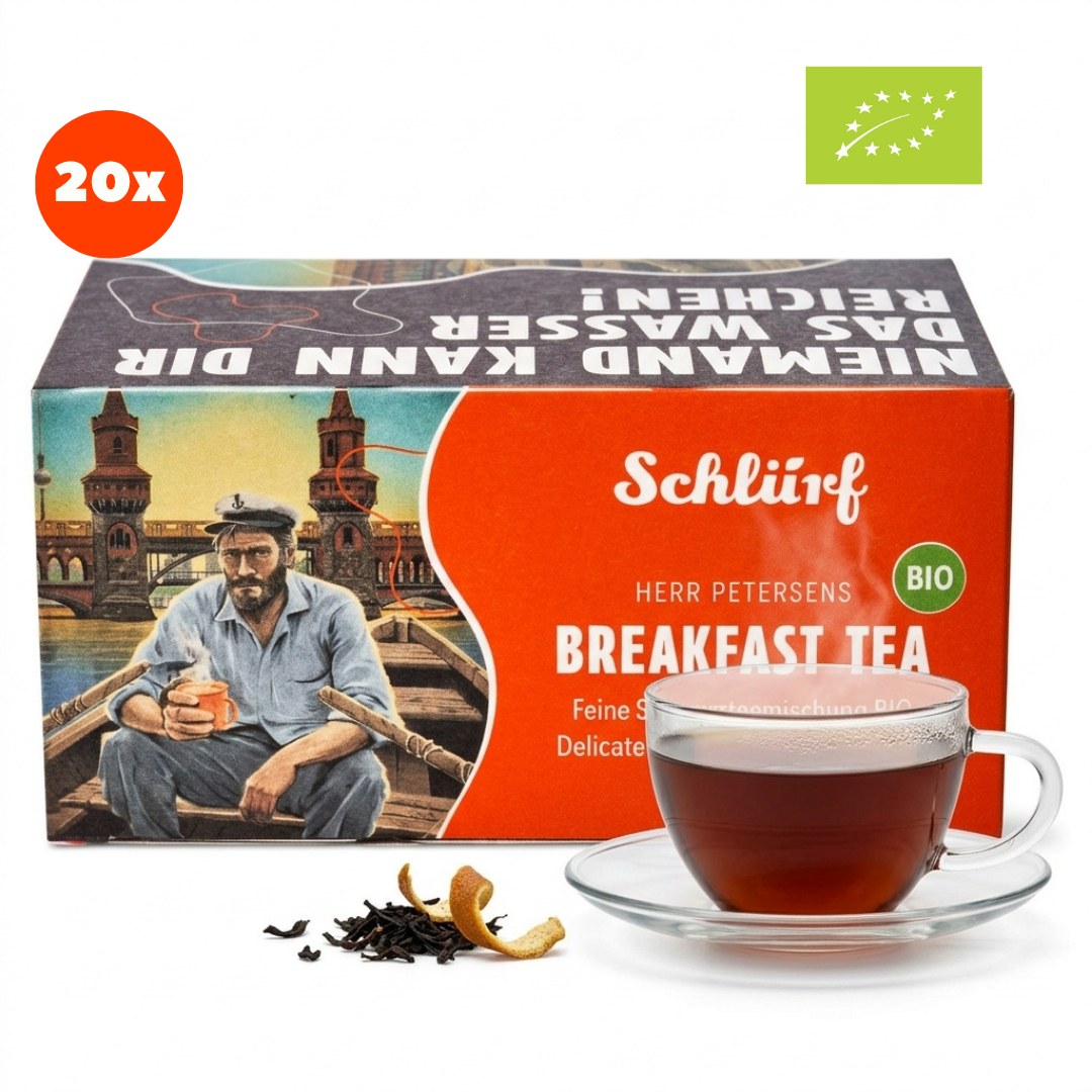 Herr Petersens — Bio Breakfast Tea (Büdel) — Packung mit Tasse (Freisteller)
