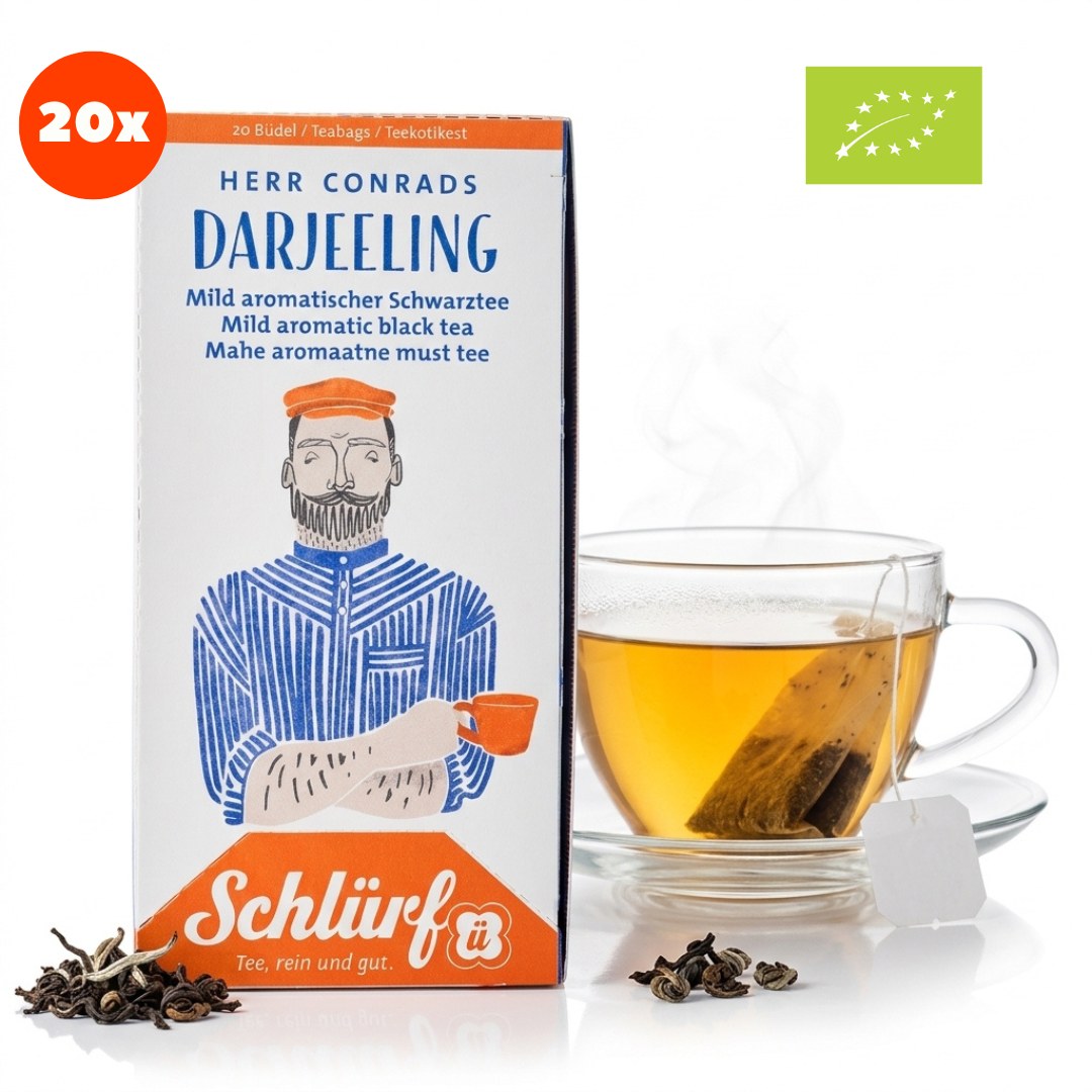 Herr Conrads — Bio Darjeeling (Büdel) — Packung mit Tasse (Freisteller)